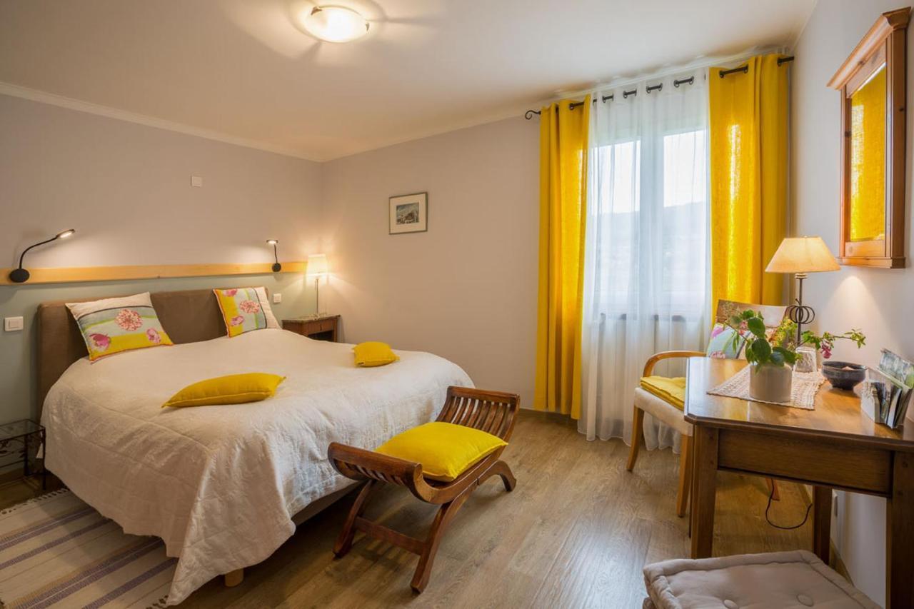 Gite De Groupe 15 A 19P, Parc, Salle De Reception - Chambres D'Hotes En Semaine 贝尔格新城 外观 照片