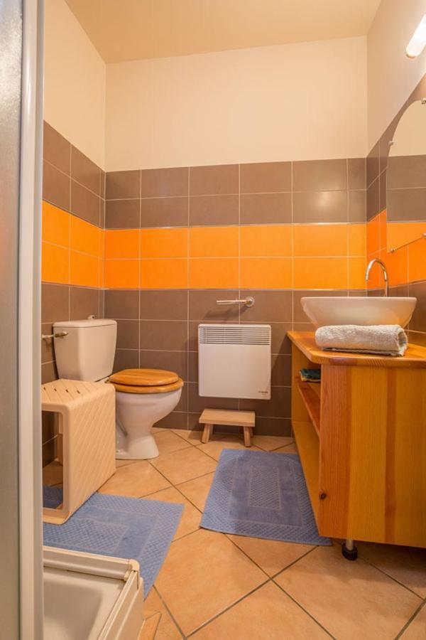 Gite De Groupe 15 A 19P, Parc, Salle De Reception - Chambres D'Hotes En Semaine 贝尔格新城 外观 照片